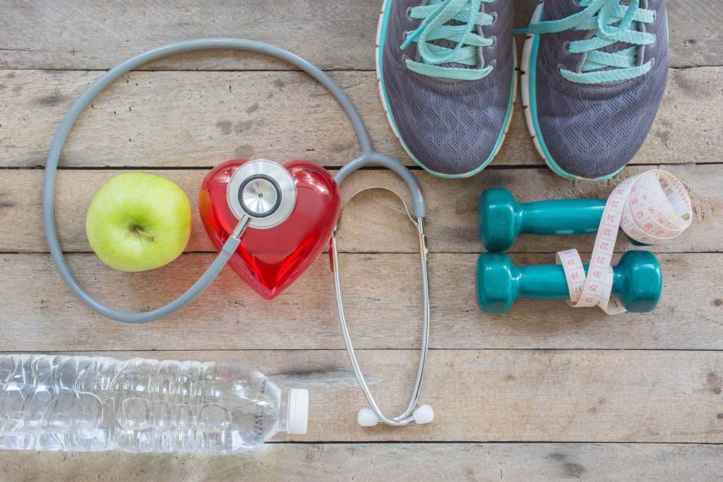 Healthy,concept,diet,plan,with,sport,shoes,and,bottle