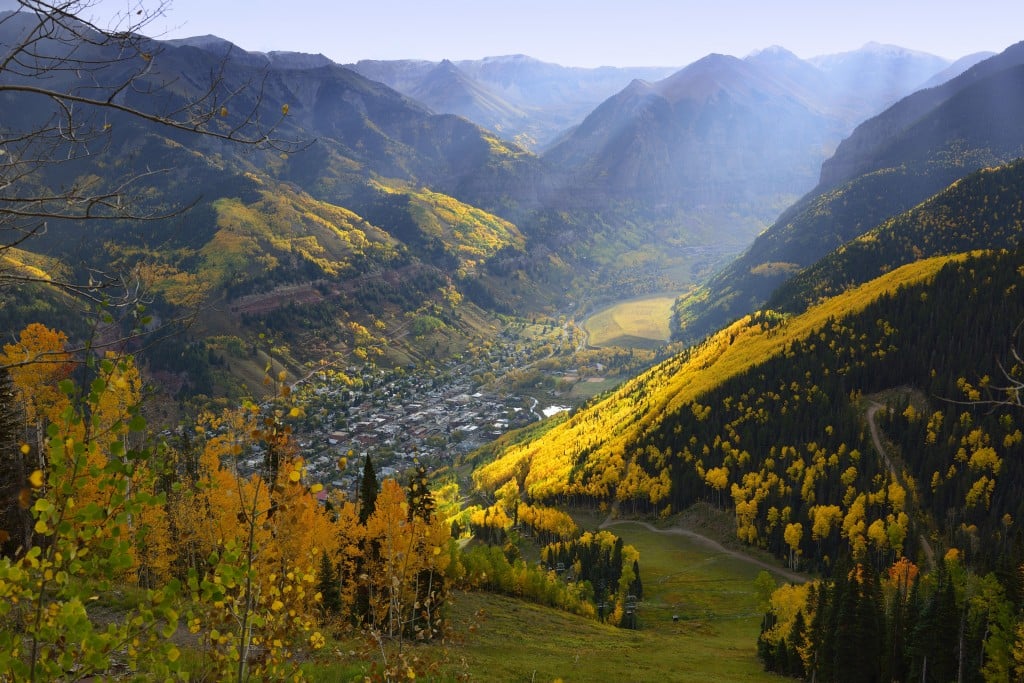 Overlook,over,telluride,with,golden,,green,and,red,aspen,in