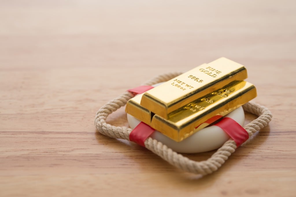 Gold,bars,or,bullion,stack,on,lifebuoy,with,wooden,table