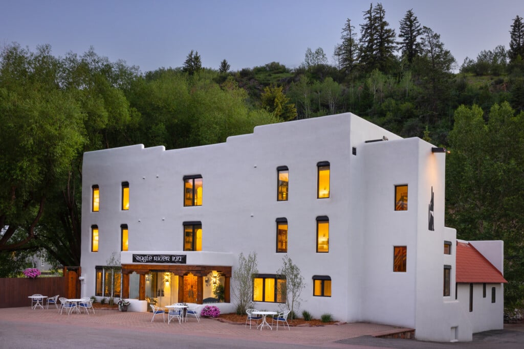 Eagleriverinn Exterior1