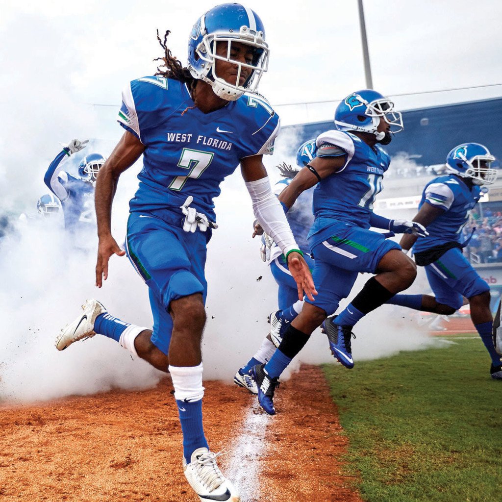 Uwf football deals