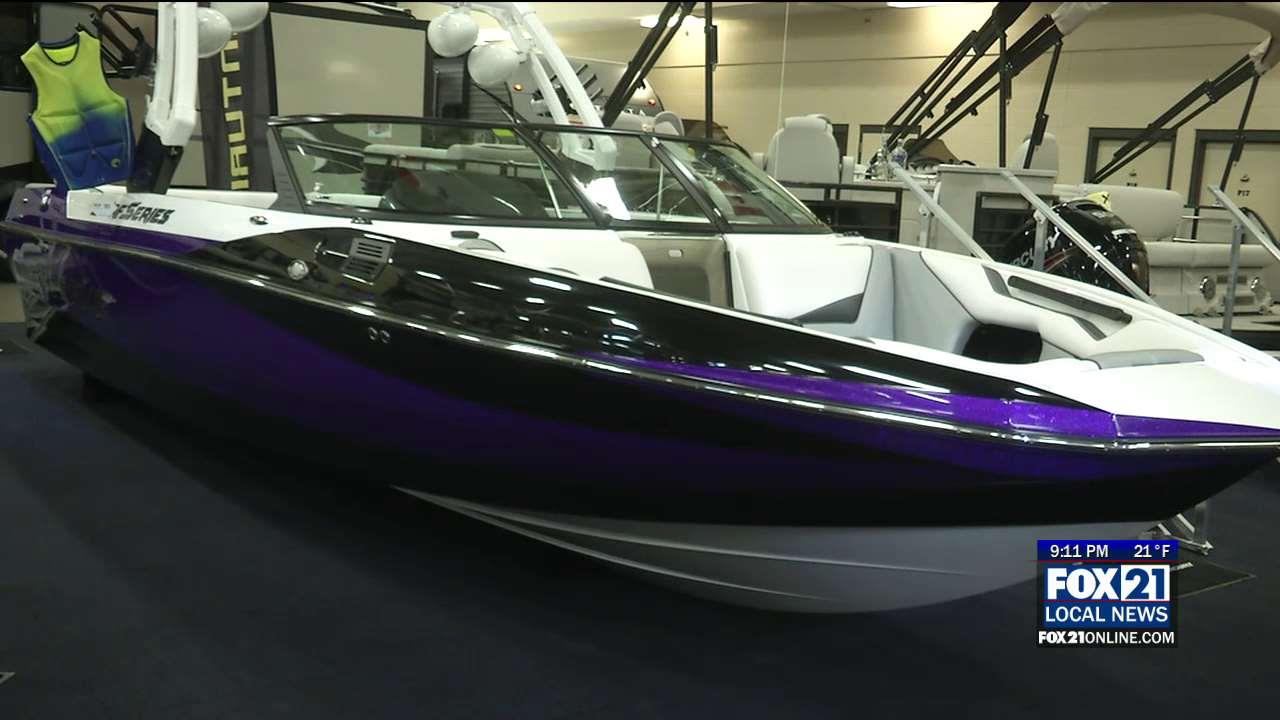 Boat and RV show continues