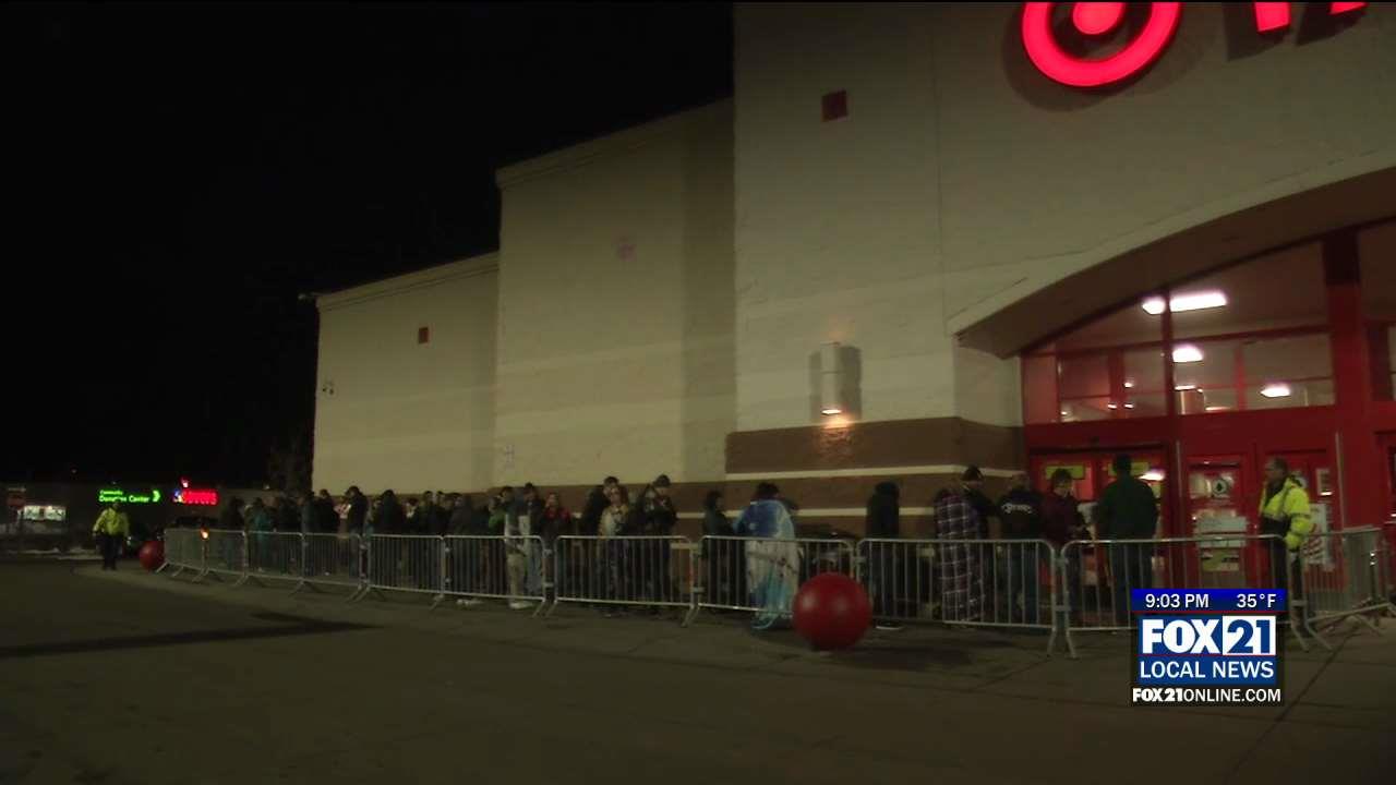 Duluth Shoppers Flock to the Stores Ahead of Black Friday