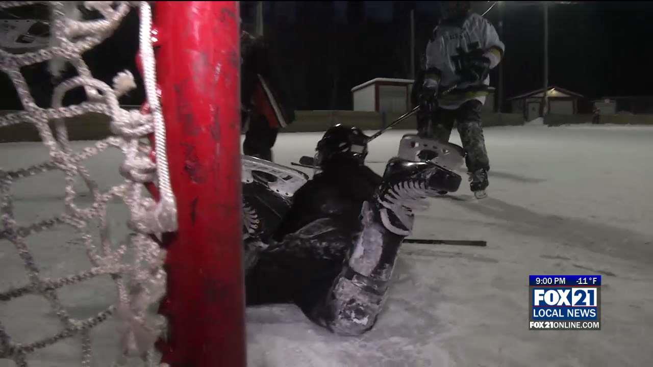 Duluth rink rats brave the cold for the love of hockey