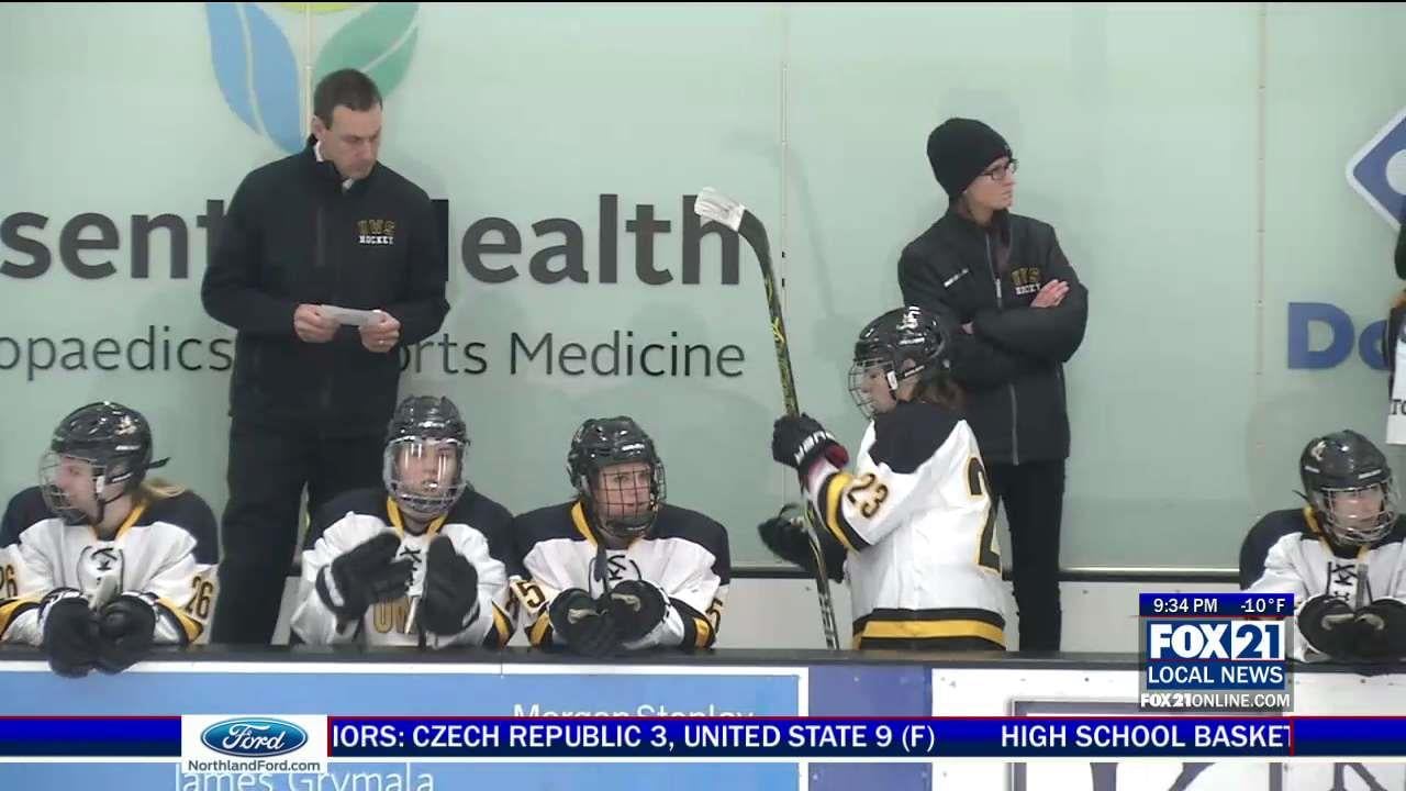 Yellowjackets Sting Lumberjills at Wessman Arena