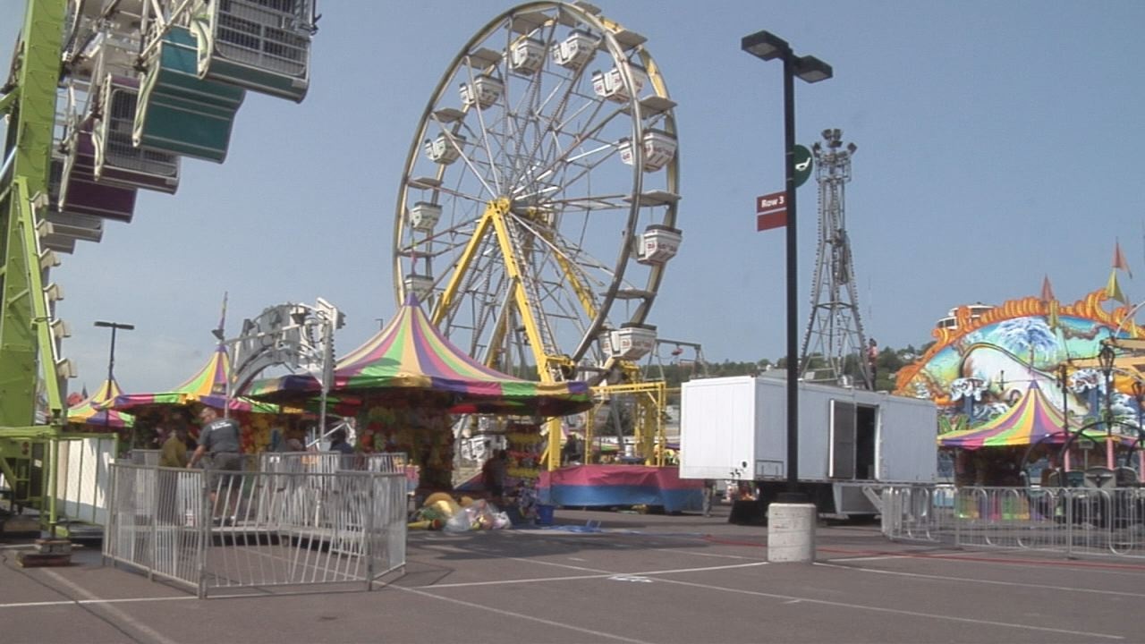 Mighty Thomas Carnival Arrives in Duluth