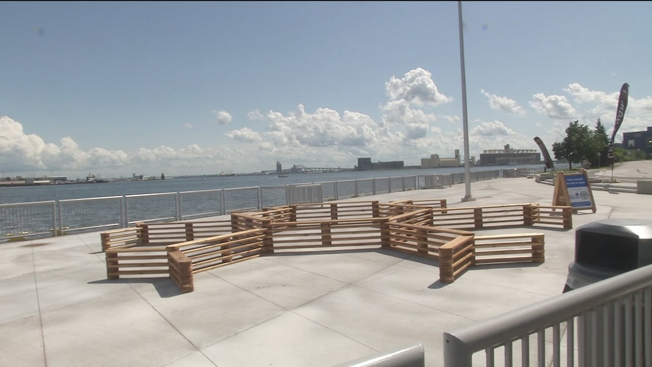 Canal Park Snowflake Benches - Fox21Online