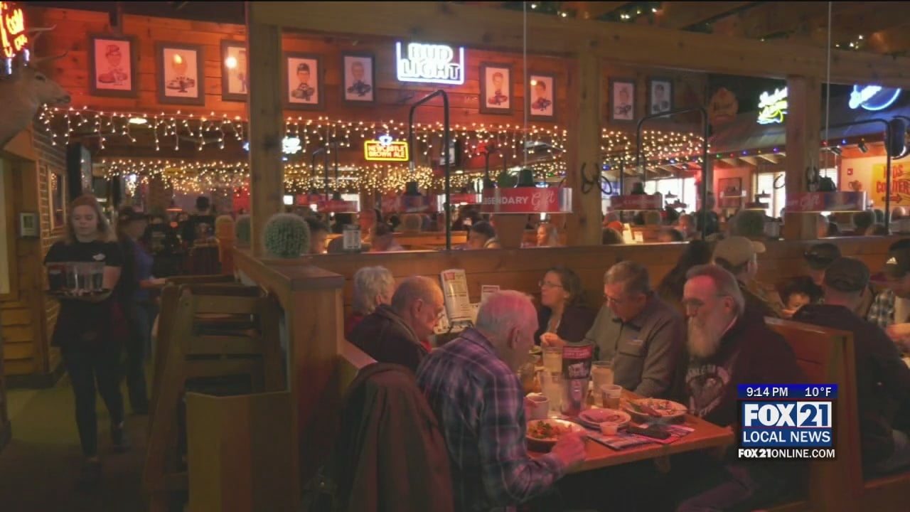 Texas Roadhouse Treats Veterans To A Free Lunch