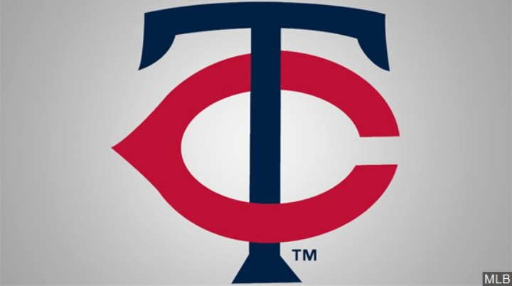 Twins advance for 1st time in 21 years with 2-0 win to sweep Blue
