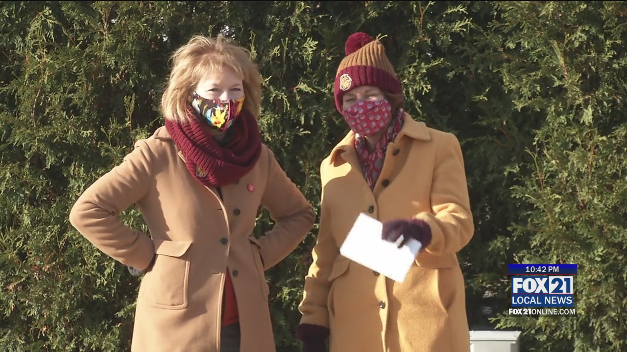 Senators Smith, Klobuchar Campaign at UMD as Election Day Approaches