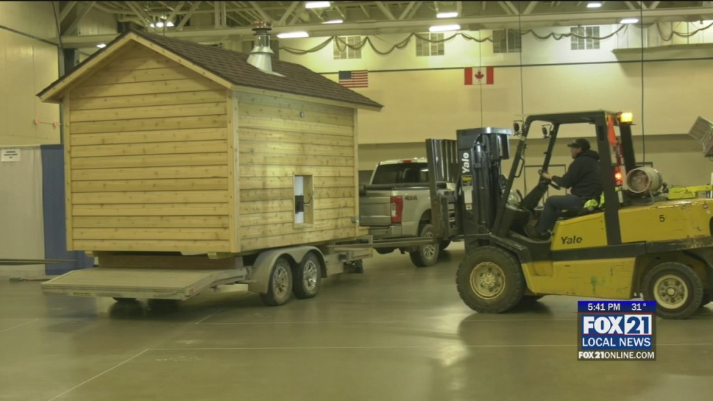 Exhibitors Getting Ready For 54th Annual Arrowhead Home And Builders Show.
