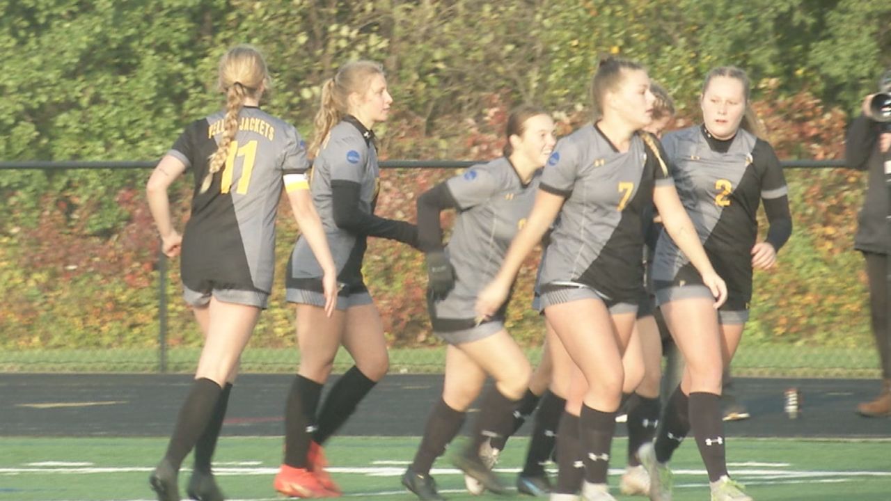 UWS Women's Soccer Stays Undefeated in UMAC Play