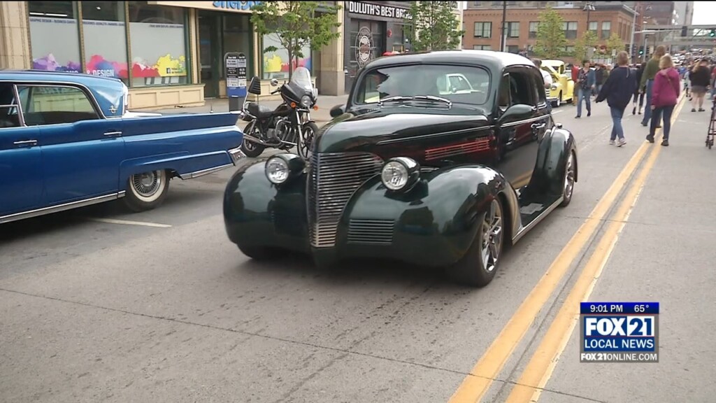 Car Show Sdewalk