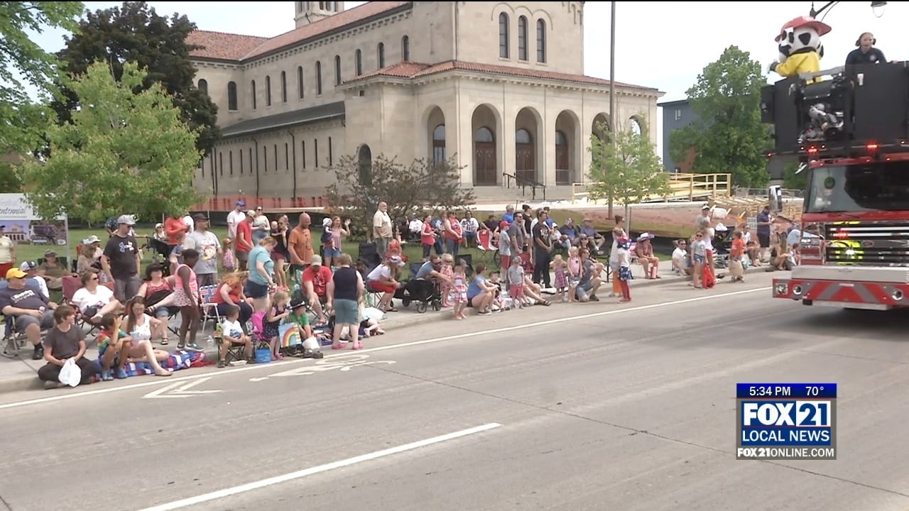 Hundreds Of People Turn Out For Superior's 4th of July Parade