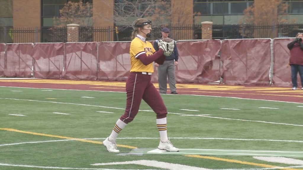 UMD Softball's Lauren Dixon Named NSIC Pitcher of the Week