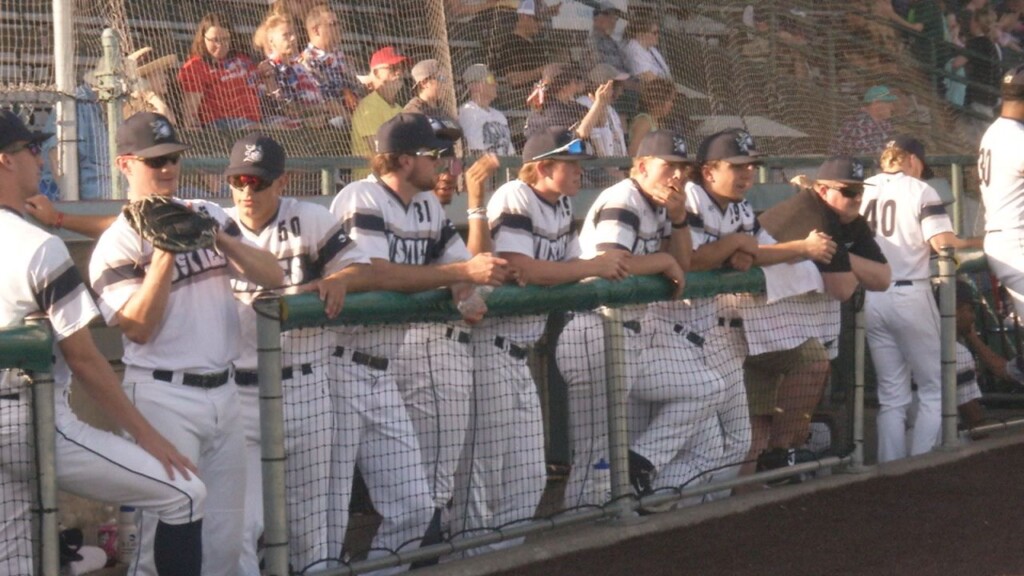 Huskies Web 0623