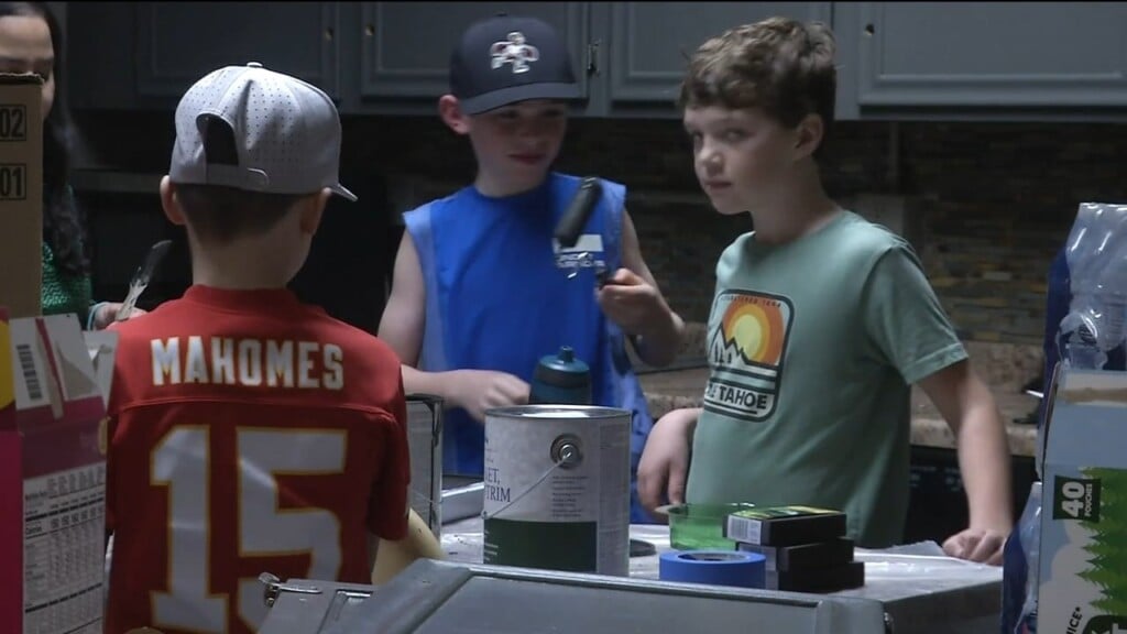 Piedmont Youth Hockey Association Hosts 'piedmont Paint Night'