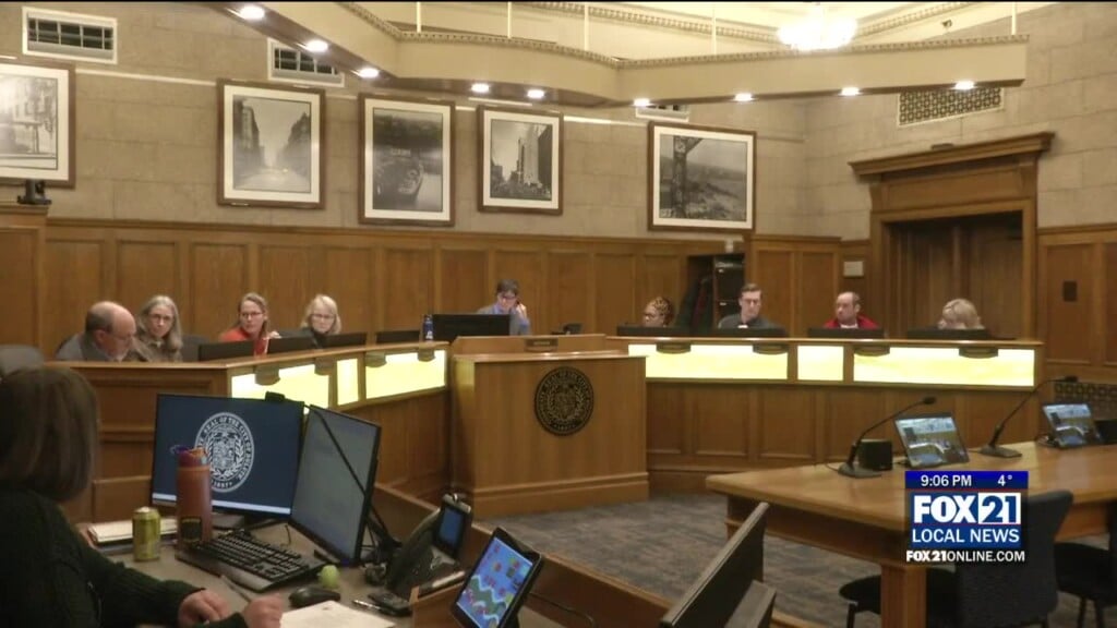 Residents Pack Duluth City Hall Surrounding Ice