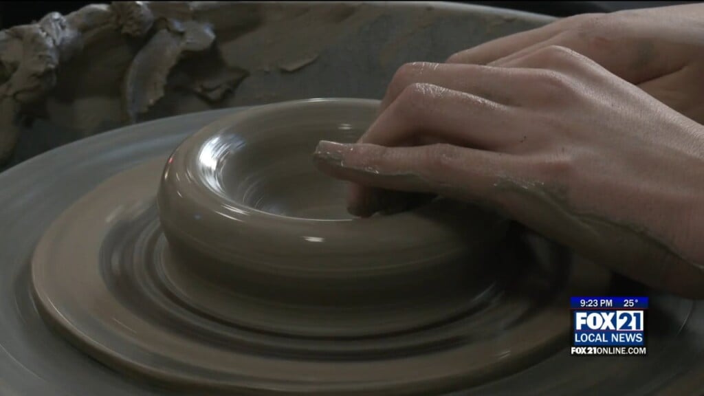 Many Rivers Montessori Middle Schoolers Host Empty Bowl Fundraiser