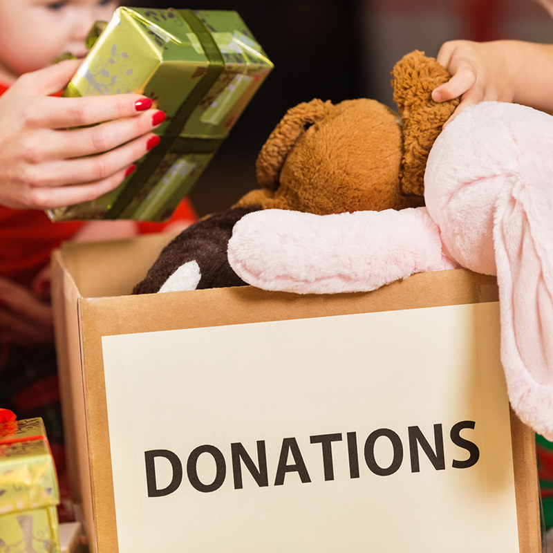 8 Ways To Give Back To Others This Season - Health & Life Magazine