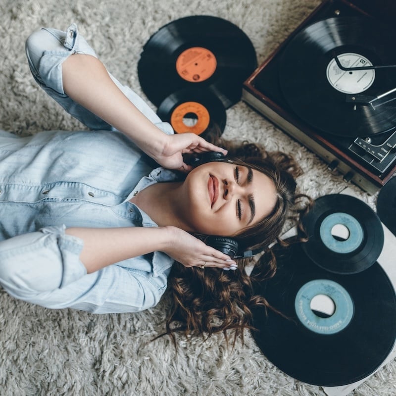 2 Stores Vinyl