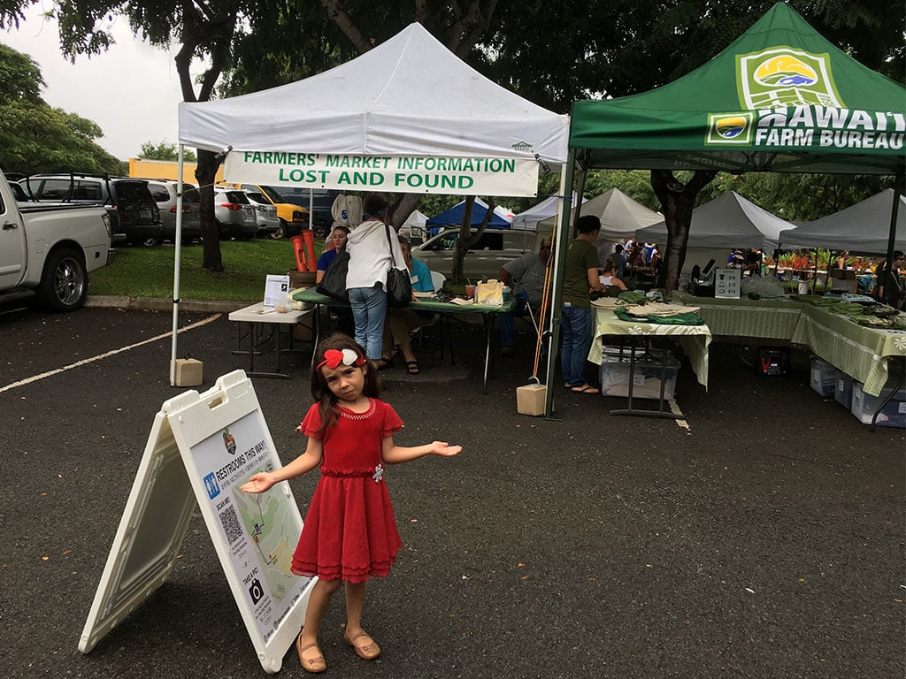 https://wpcdn.us-midwest-1.vip.tn-cloud.net/www.honolulumagazine.com/content/uploads/2018/11/n/v/KCC-farmersmarket-entrance.jpg