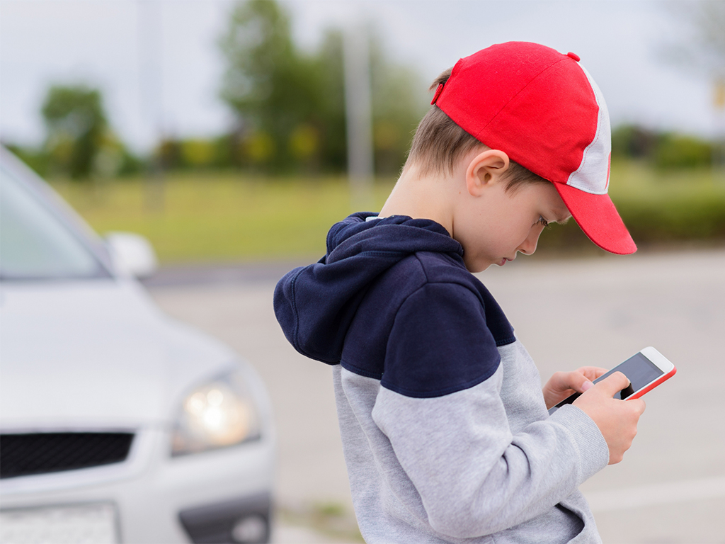 pedestriansafety_cellphone_boy_crosswalk