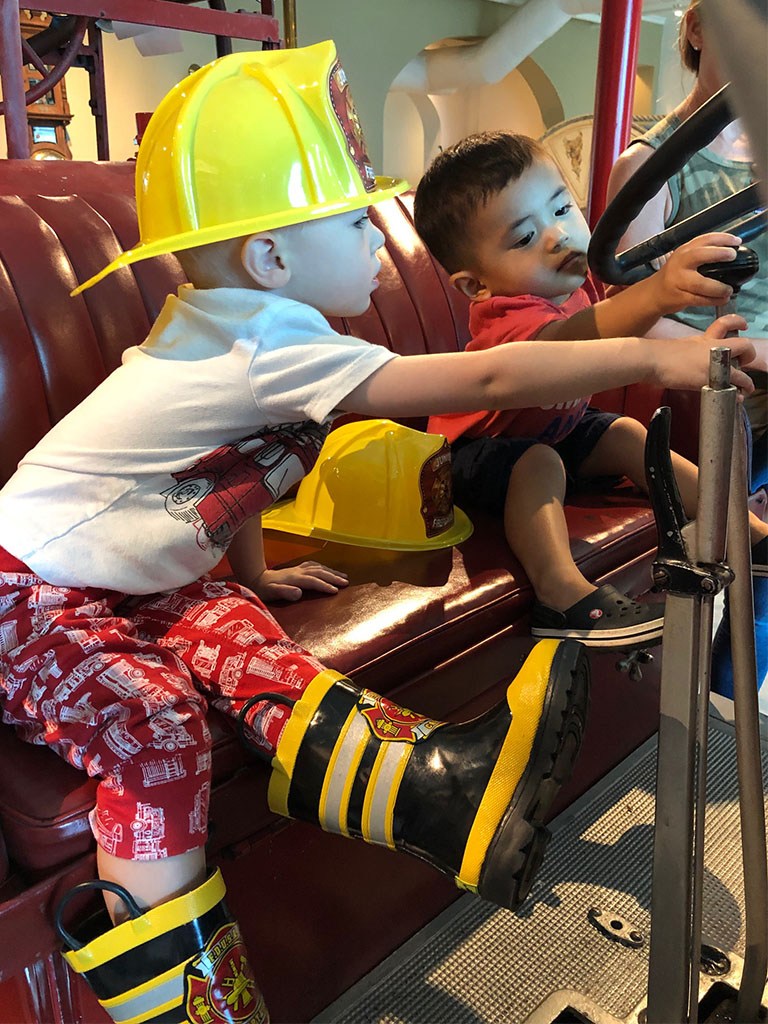 fiermuseum_twoboys_truck