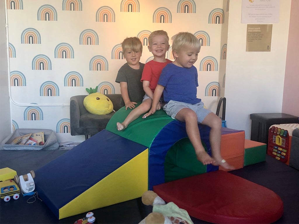 keiki_pine_boys_slid