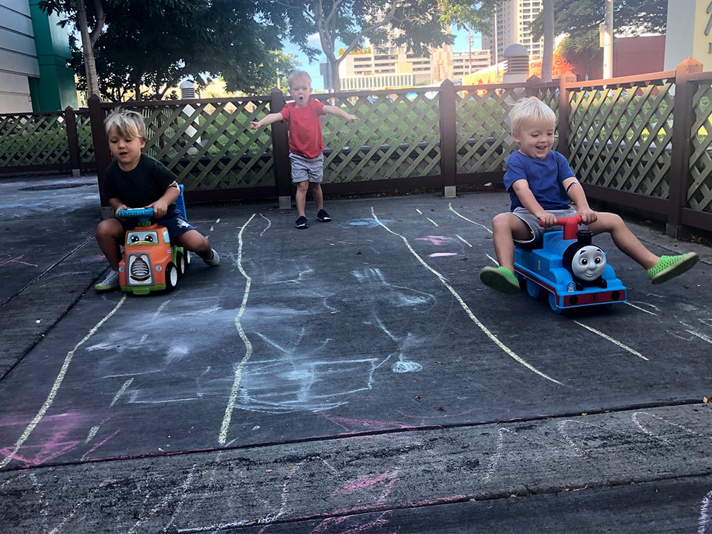 keiki_pine_play_outside