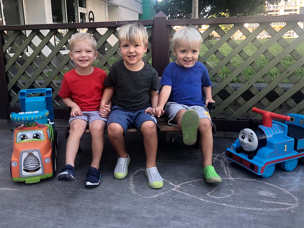 keiki_pine_three_happy_boys