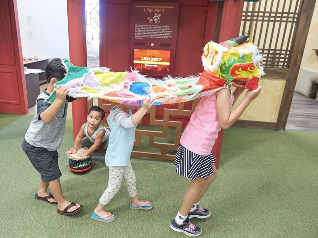 Hawaii Children's Discovery Center Rainbow World Gallery Lion dance at Hawaiʻi Children's Discovery Center