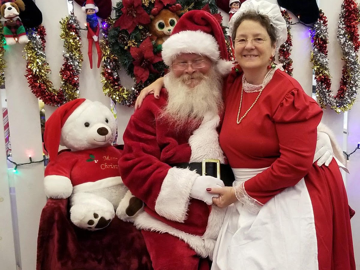 Where and How Santa Claus is Coming to Town in Honolulu