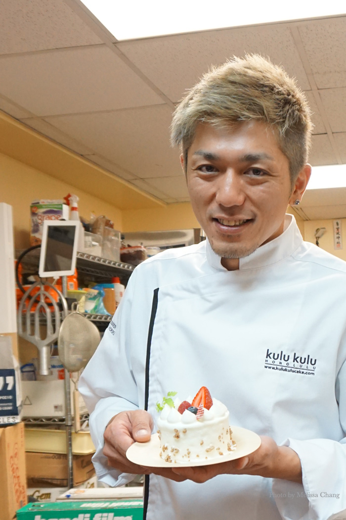 Kulu Kulu's Chief Technical Patissier Takanobu Horiki with the shave ice cake.
