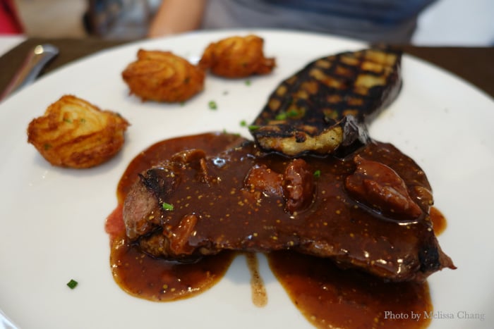 Grilled steak at Le Bouchon in Meursault.