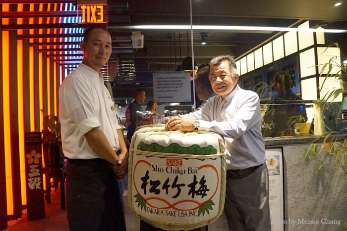 Gokoku Chef Katsuhisa Inoue with President Masayoshi Kurita.
