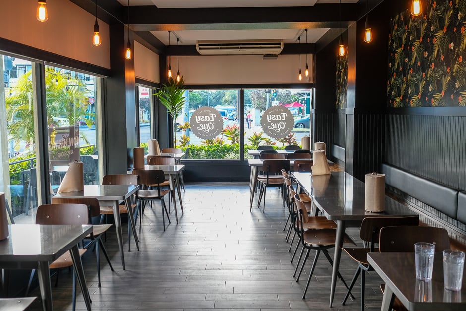 easy que restaurant interior