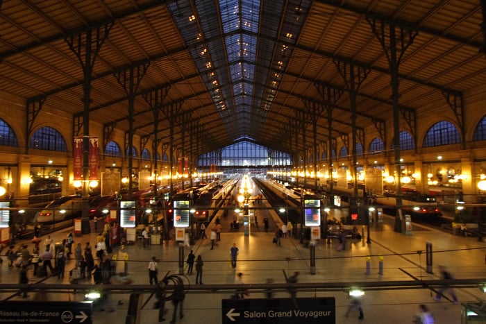 Gare_du_Nord_night_Paris_FRA_002