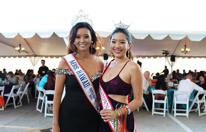 Mrs. Hawaii and Miss Chinatown were in attendance selling keys to the "Cellar Door", a cache of fine wines that one lucky winner would unlock at the end of the night. 