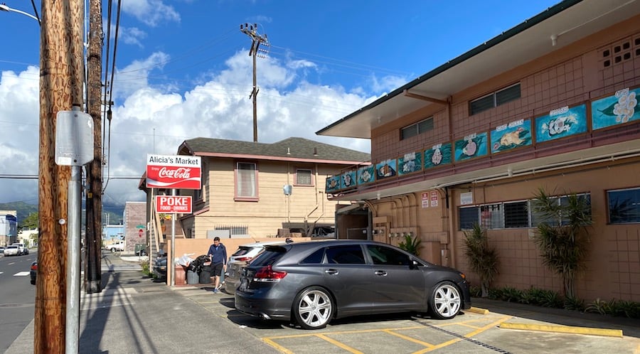 alicia's market sign