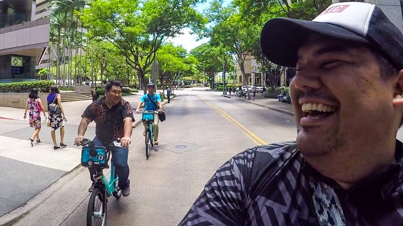 Riding down Hotel Street, we saw a few other friendly Biki riders. 