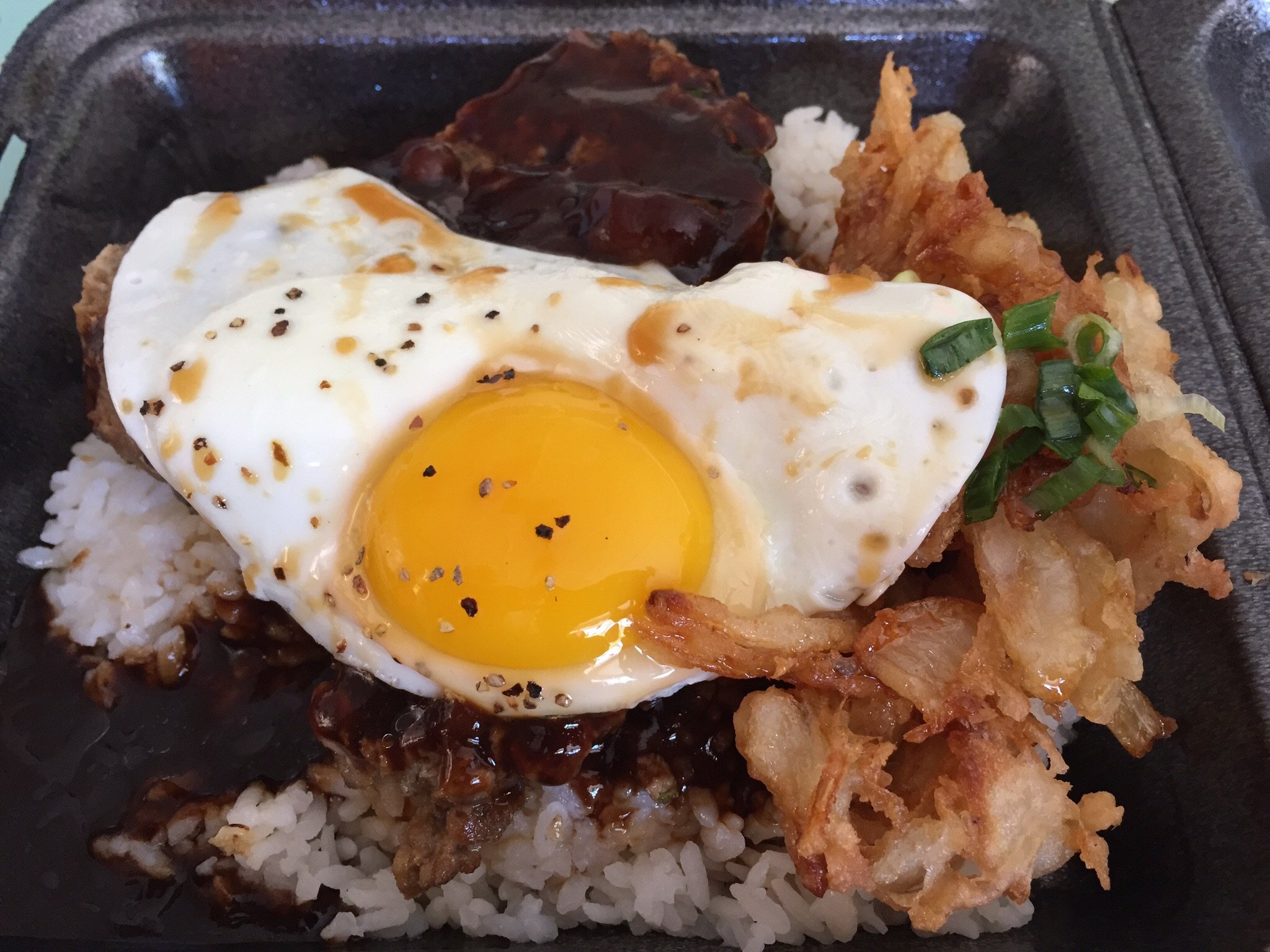 HI Steaks - #5 Combo, Top Sirloin ground steak loco moco with a 24 oz drink. 