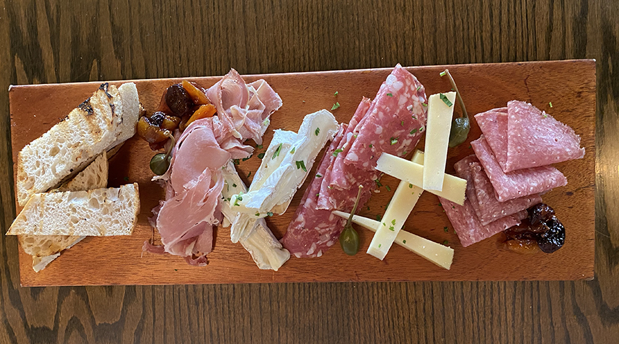 https://wpcdn.us-midwest-1.vip.tn-cloud.net/www.honolulumagazine.com/content/uploads/2021/01/livestockcharcuterie1_0.jpg