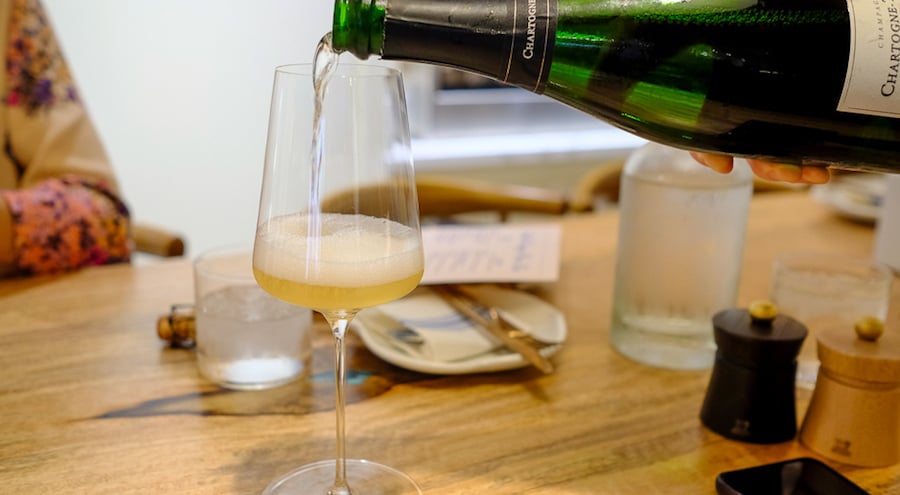 champagne pour