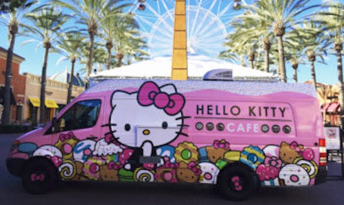 Hello-Kitty-Cafe-Truck-Exterior-10-350x263-1