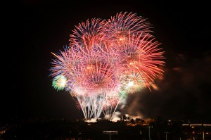 small-Fireworks-at-Ala-Moana-Center-credit--Picture-This-Jose-Rodrigues