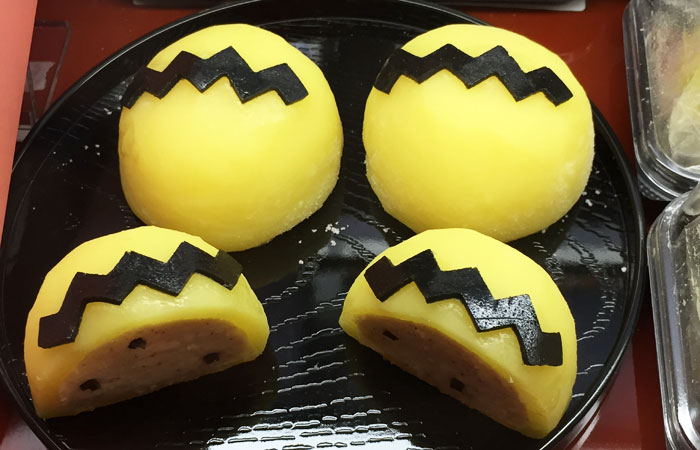 Cross-section of the Charlie Brown mochi treat.