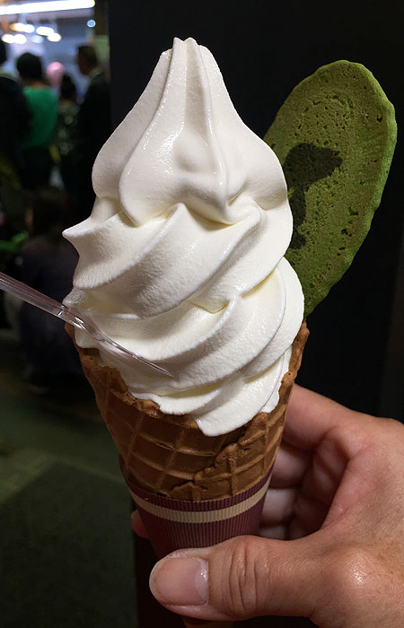 This milk soft serve was the most popular of the featured flavors, and it also includes a matcha cracker with Snoopy’s silhouette. Other soft serve flavors included carrot and banana.