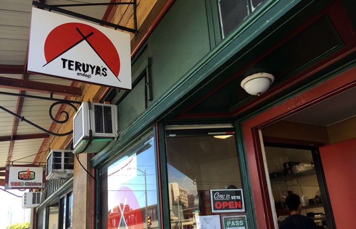Teruya’s is tiny. You might miss it if you blink.