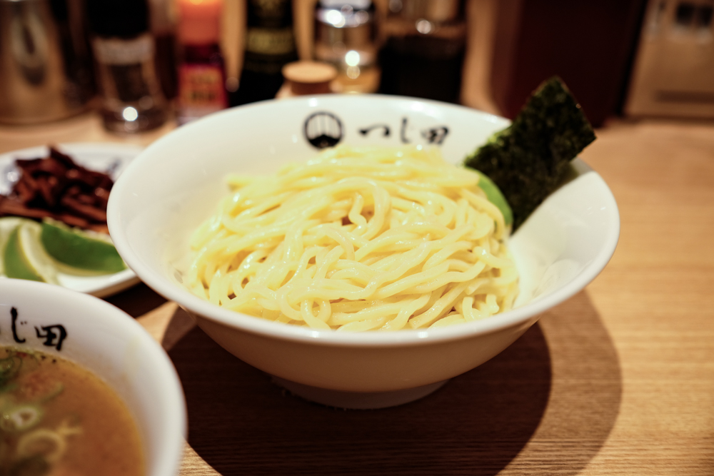 The regular size bowl contains about 300g or just over 10.5 oz of noodles. 